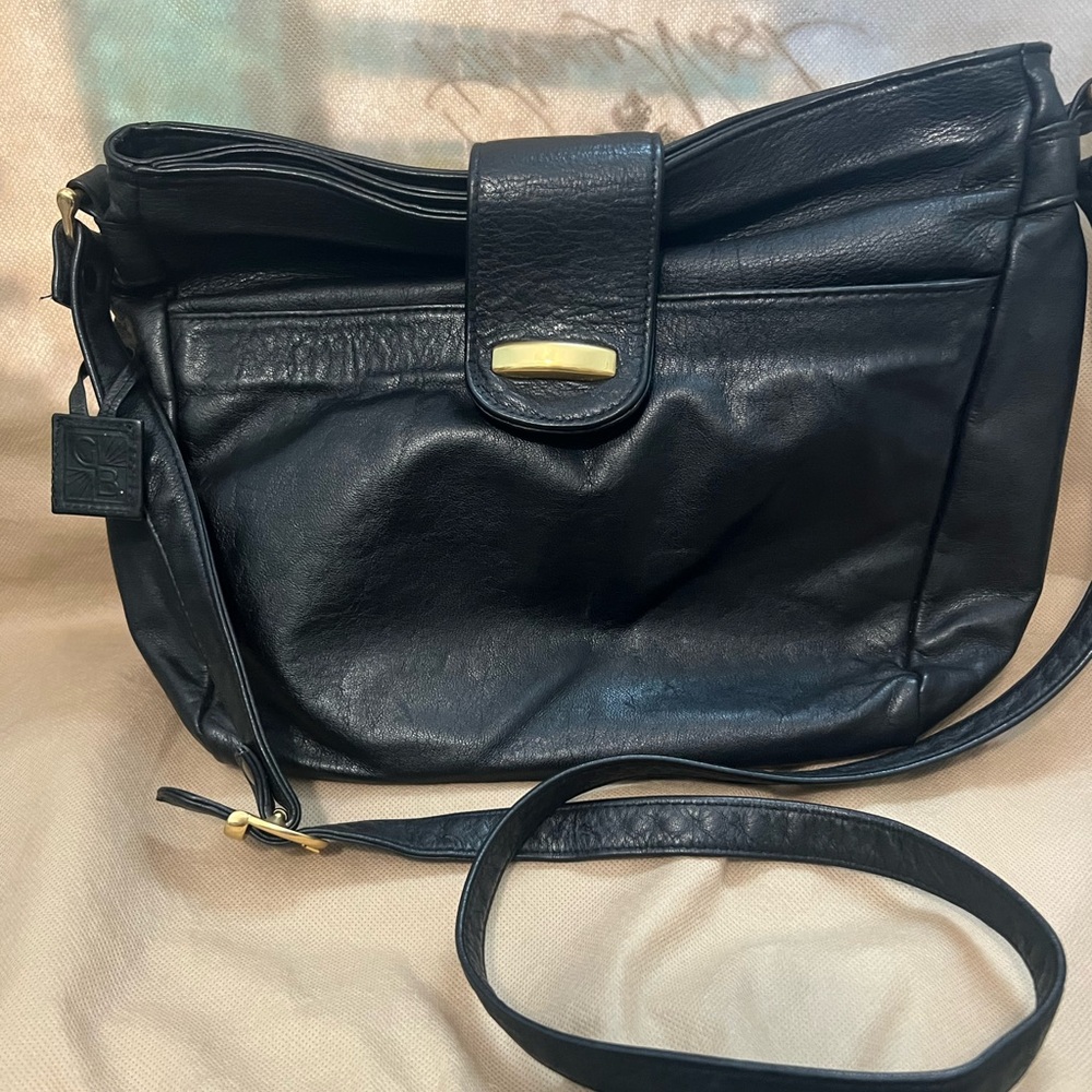Preloved Giani Bernini leather purse, purses, bags, black, leather crossbody bag